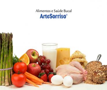 Quais alimentos ajudam na saúde bucal de seus dentes ?