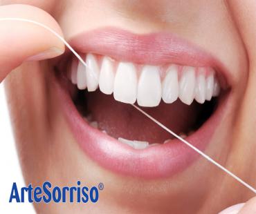 É melhor passar o fio dental antes ou depois da escovação? 